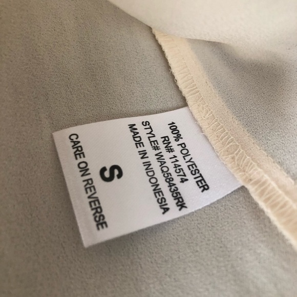 Ro & De Sleeveless Cream Blouse – Size Small - Picture 8 of 8